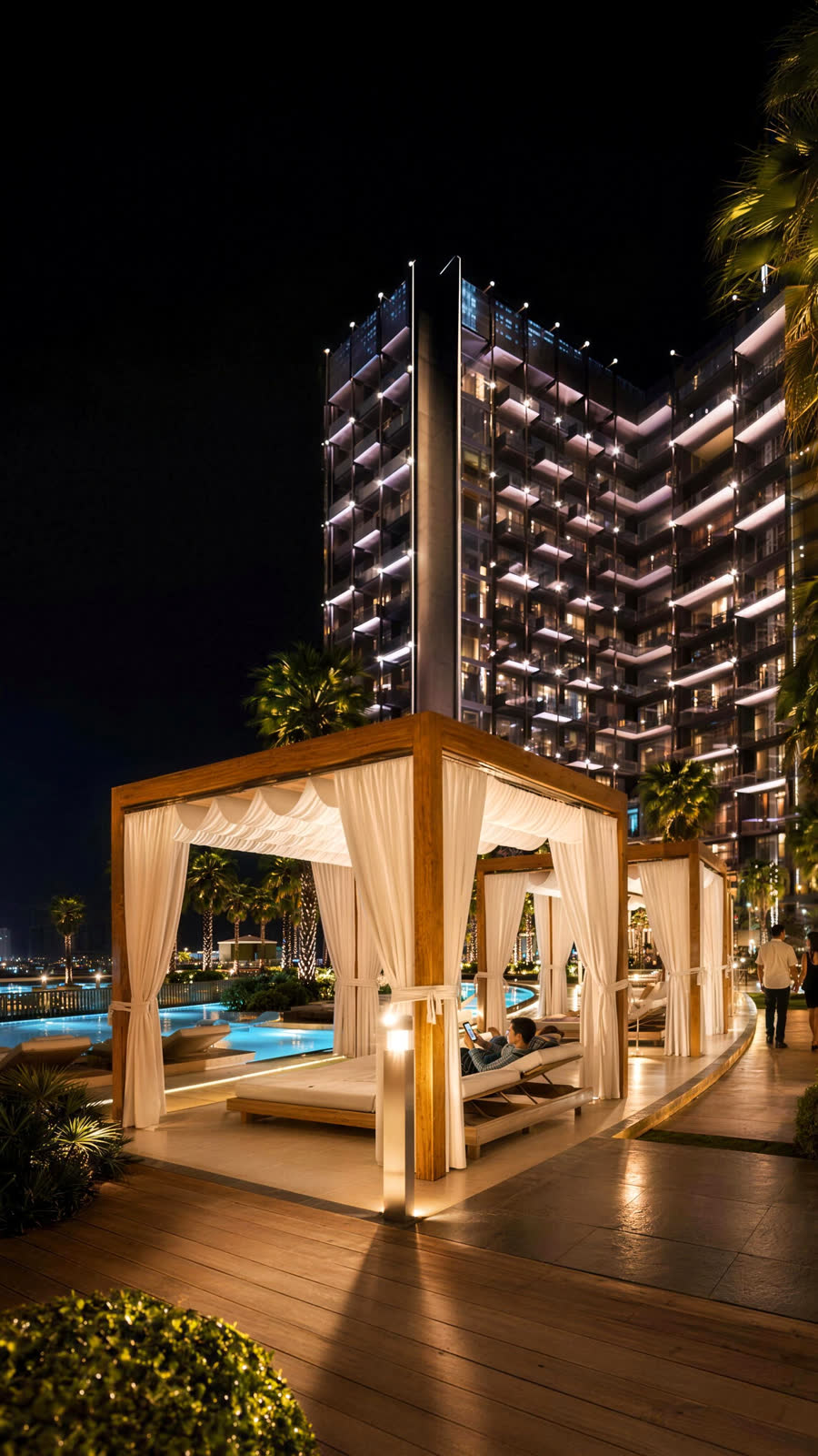 Cabanas und Firepits auf dem Pool-Deck